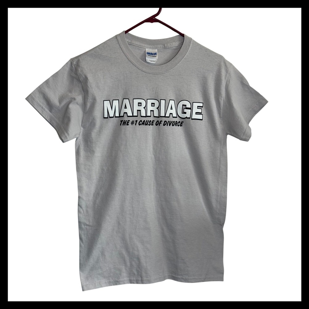 NWOT Gildan Ultra Cotton Marriage #1 Cause of Divorce Gray Graphic Tee Small